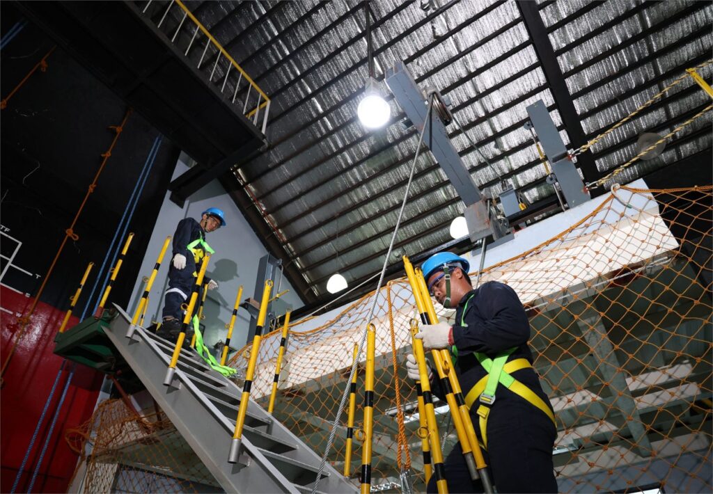 Trainee climbing the accommodation ladder in Panday Pira I