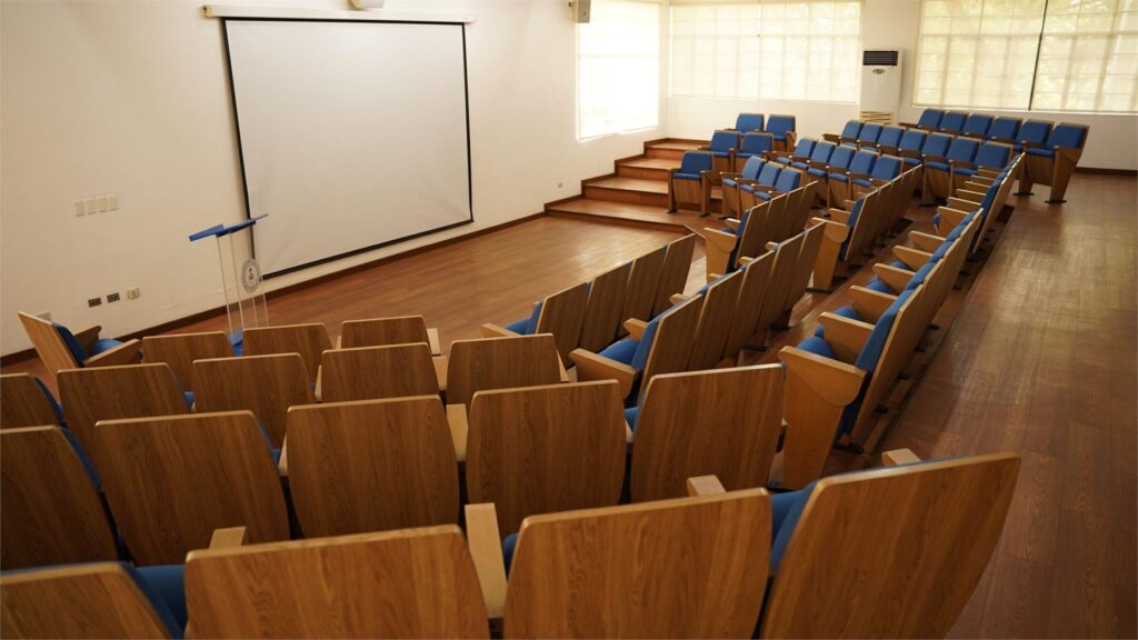 Tiered lecture classroom in the MOL Building