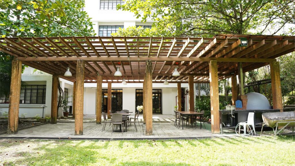 Garden al fresco pergola