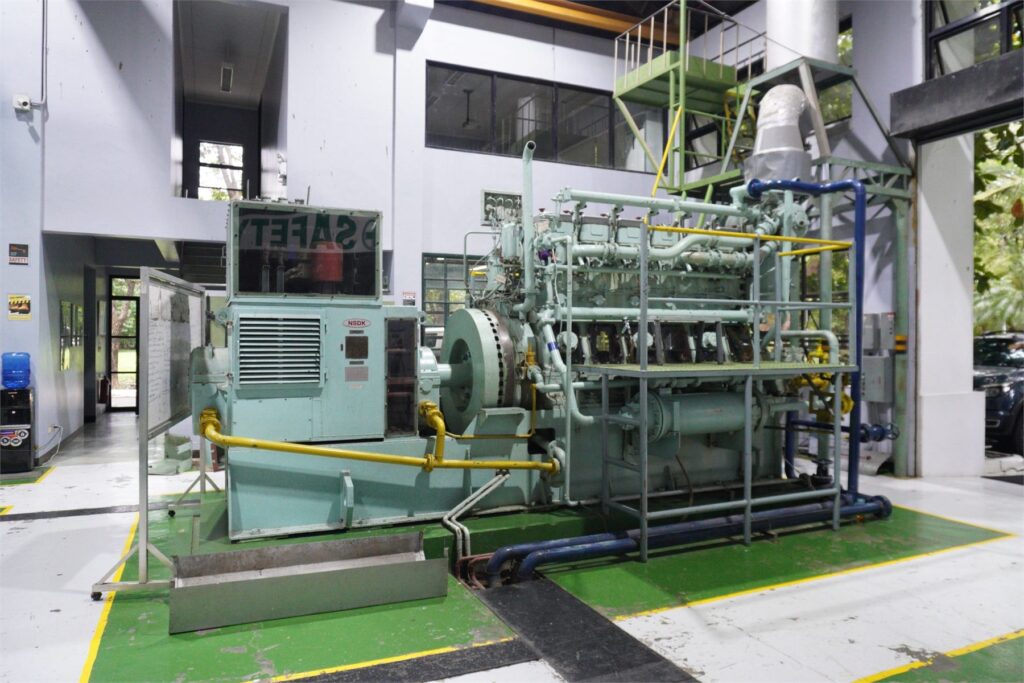 Diesel engine generator training unit