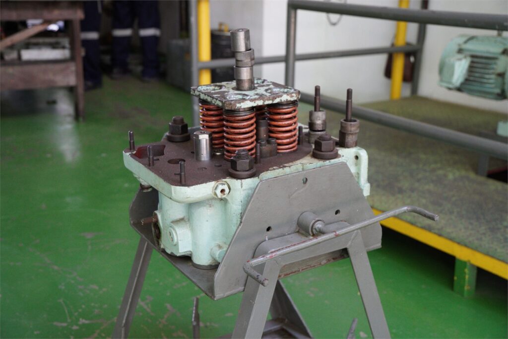 Generator cylinder head on a training stand