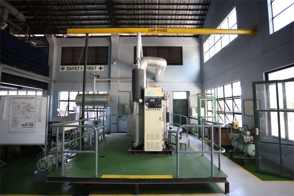 Steam power plant with actual load simulation